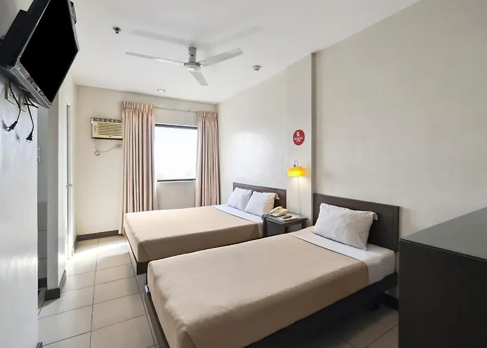 Governor Forbes - Center Hotel 3*