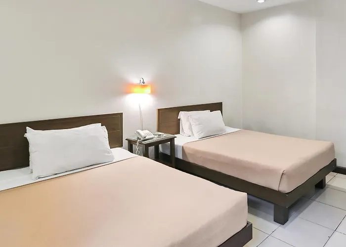 Governor Forbes - Center Hotel 3*