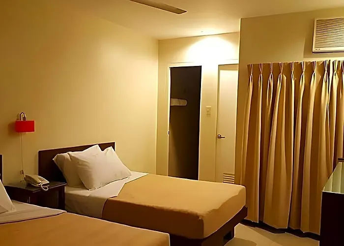 Governor Forbes - Center Hotel 3*