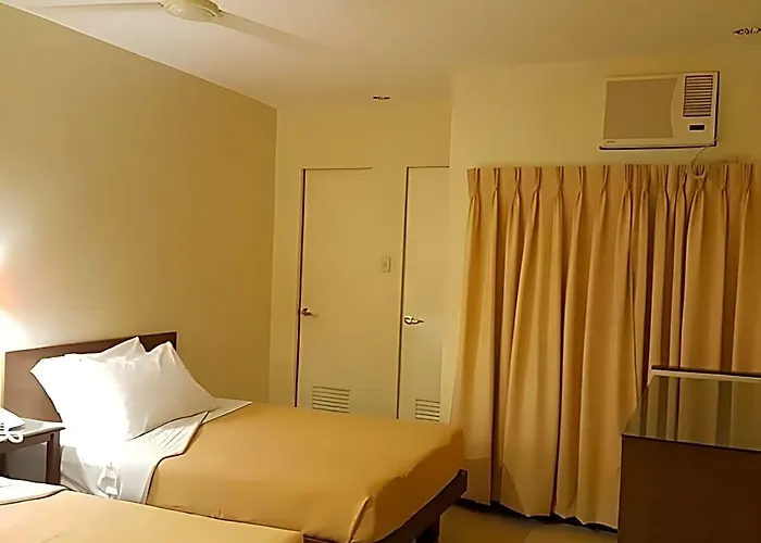 Governor Forbes - Center Hotel 3*
