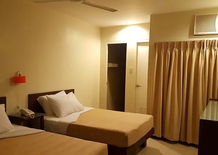 Governor Forbes - Center Hotel 3*
